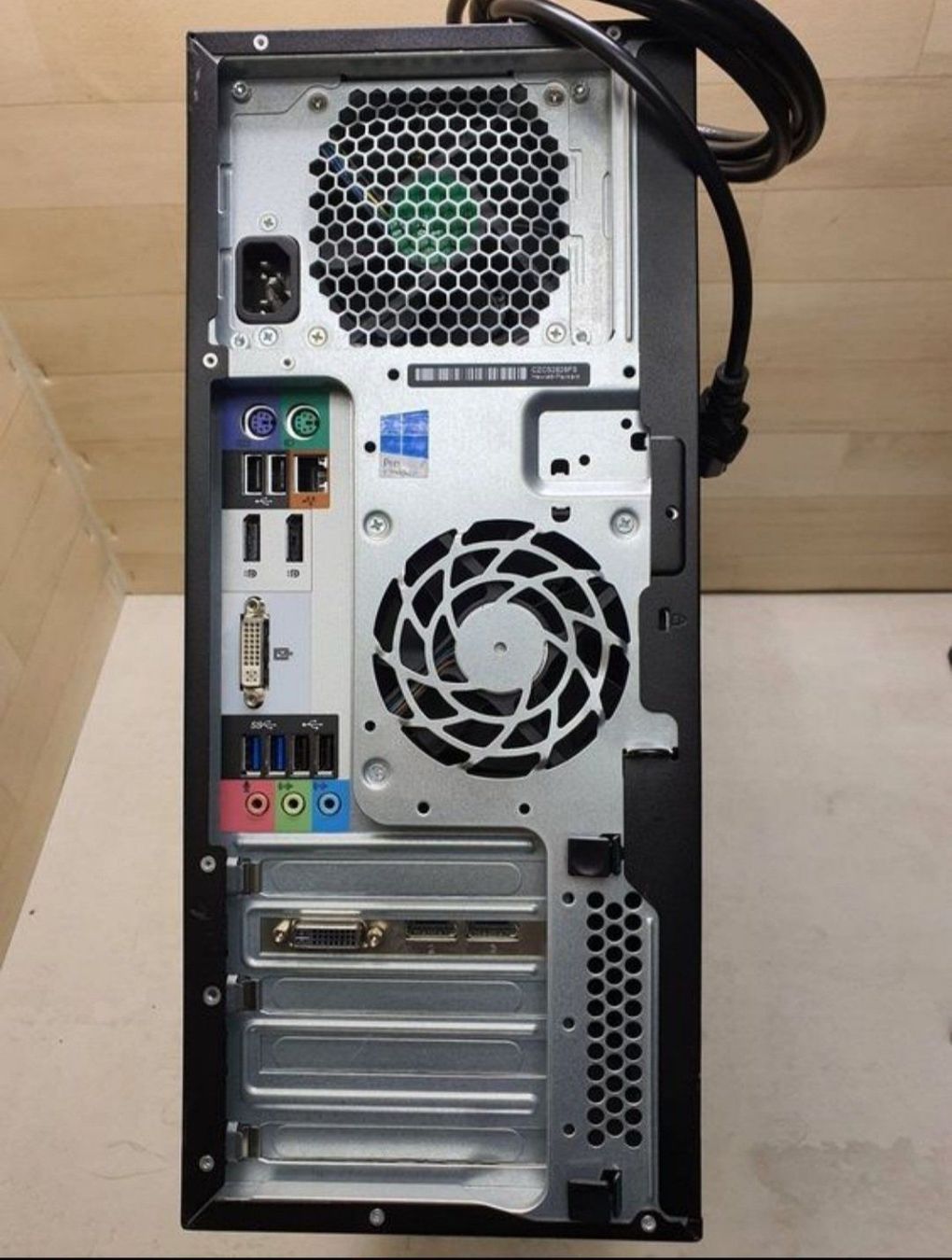 Hewlett Packard PCs: Workstation HP Z230 Nvidia Quadro FX3800 / Intel Xeon CPU / – Gebraucht aus Schaffhausen von P3ntiumii 6