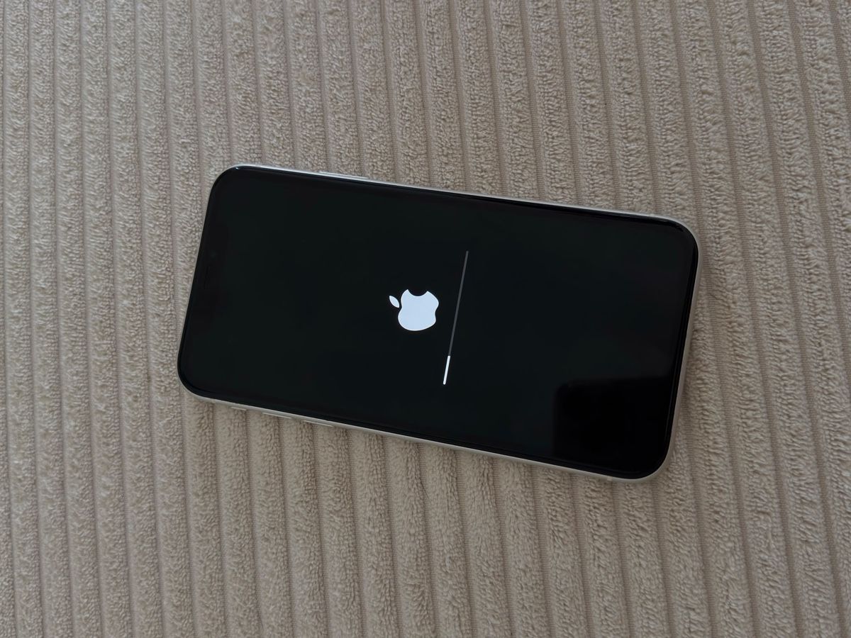 Apple Handys / Smartphones: iPhone 11 White – Neu (gemäss Beschreibung) aus Neuchâtel von jul_r2nj 3