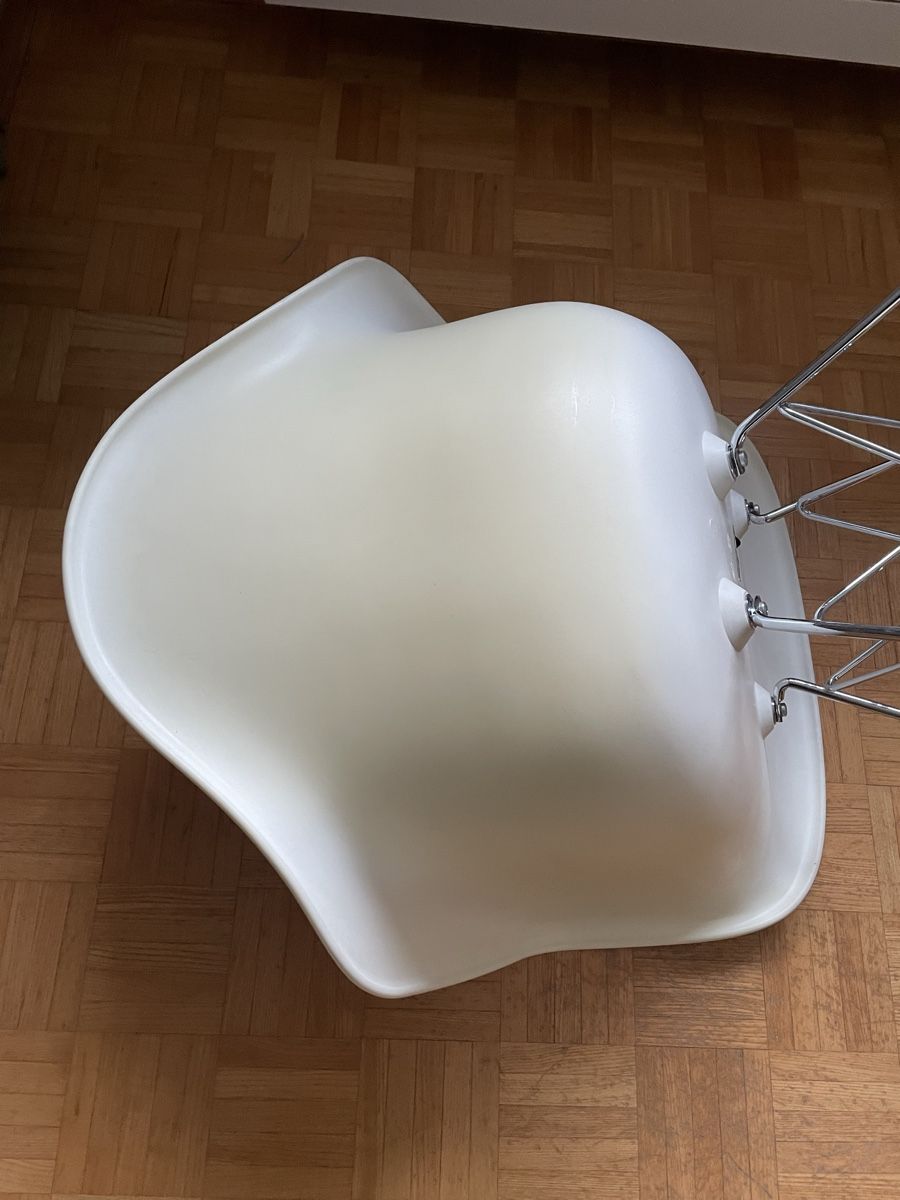 Eames Sedie: 2x Eames Plastic Armchair DAR weiss – Usato da Zürich venduto da Nhpp 6
