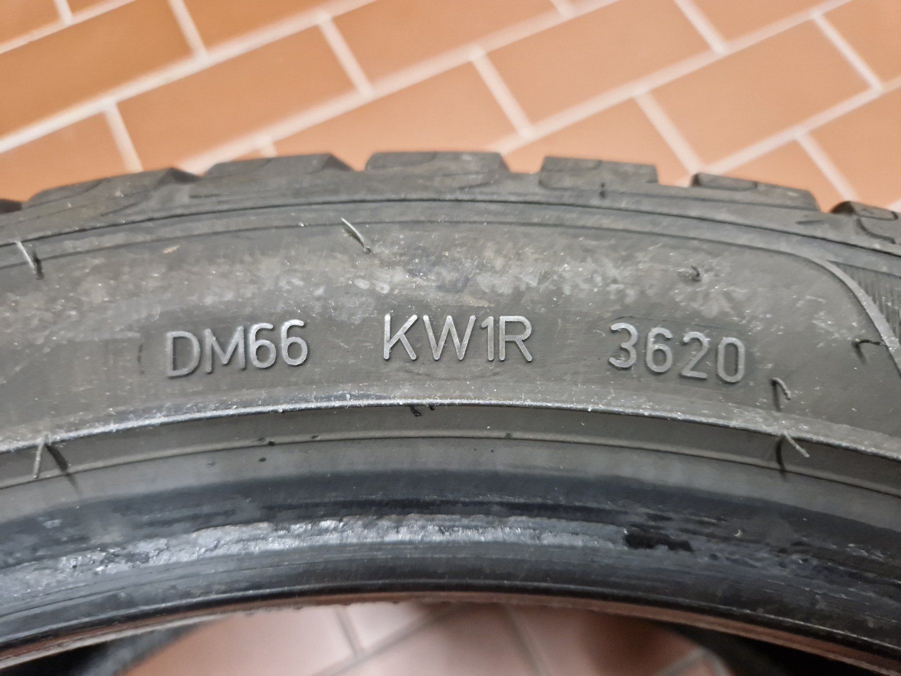 Goodyear Pneumatici & Ruote complete: 245 40 19 GOOD YEAR WINTERREIFEN – Usato da Zürich venduto da BMWE39M 5