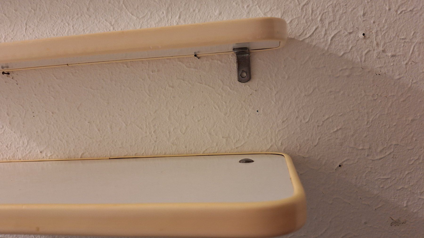 Scaffali: Vintage Wandablage 2teilig, weiss – Usato da Arlesheim venduto da shopradl 1