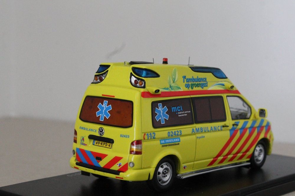 VW T5 Einsiedeln Ambulance / Krankenwagen in der Schweiz /…