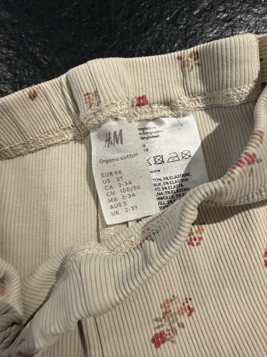 H&M Strümpfe & Strumpfhosen: H&M Leggins mit Blumenmuster, Grösse 98 – Gebraucht aus Strengelbach von schnaeusel 1