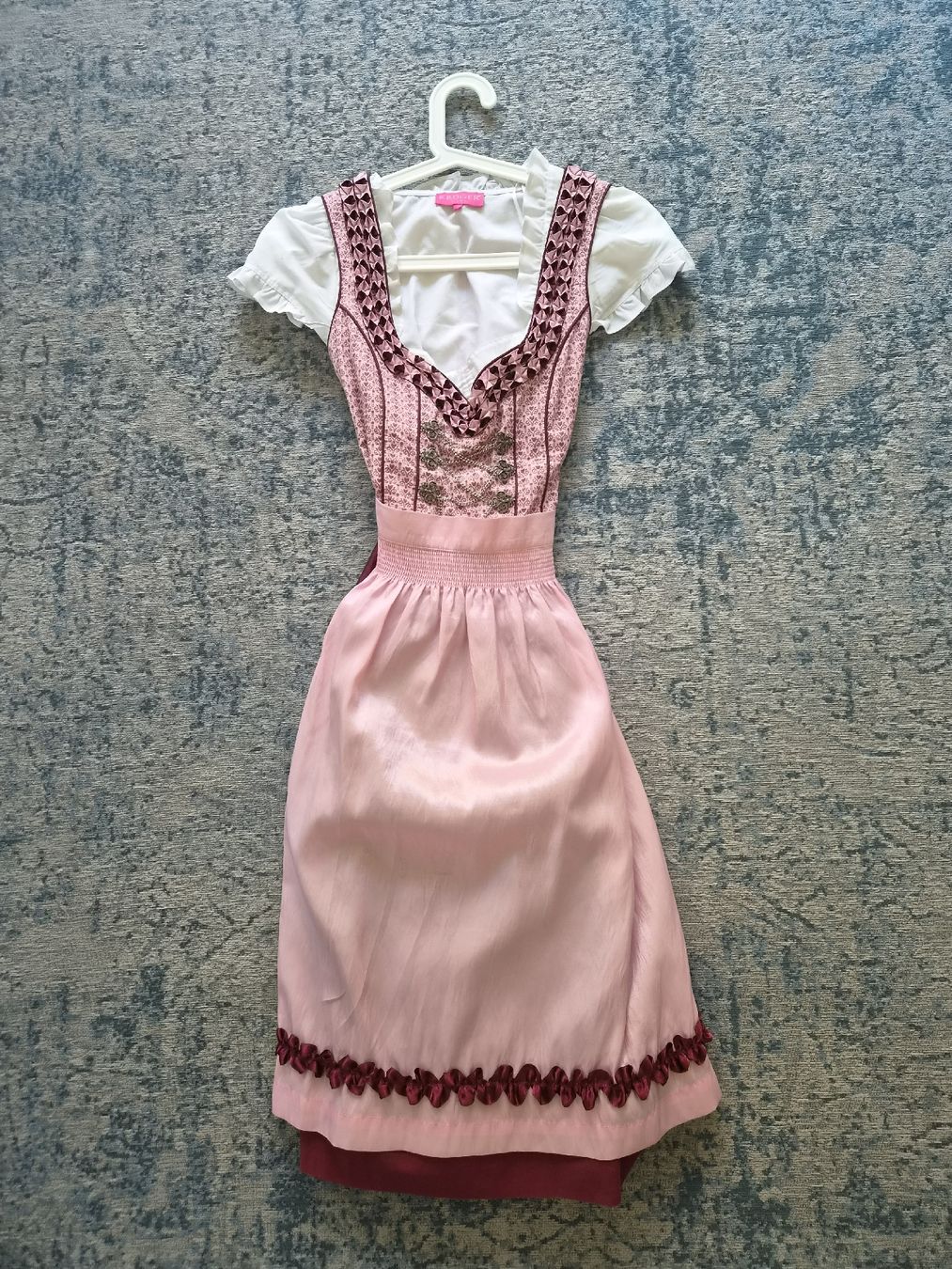Costumi: Dirndl mit Jäckchen rosa bordeaux 34 – Usato da Höri venduto da Mai_L 1