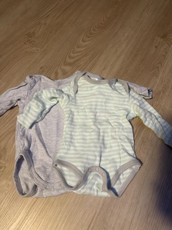 Baby Bodys Set zwei Stück langarm gestreift grau guter Zusta