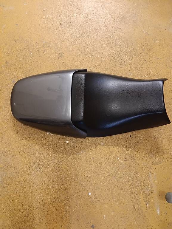 Ducati Toutes les pièces détachées moto: Ducati ST2 ST4 ST4S Sitzbank mit Soziaabdeckung – D'occasion à Münchenbuchsee par duc940 2