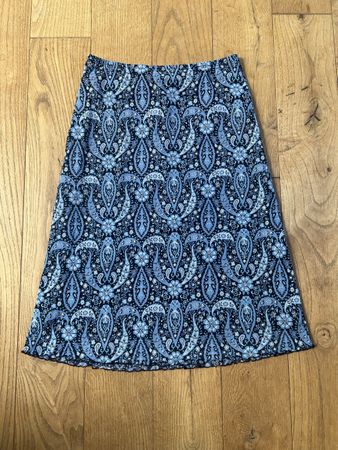 Esprit Rock, Gr. M, blaues Paisley-Muster, Sommerrock