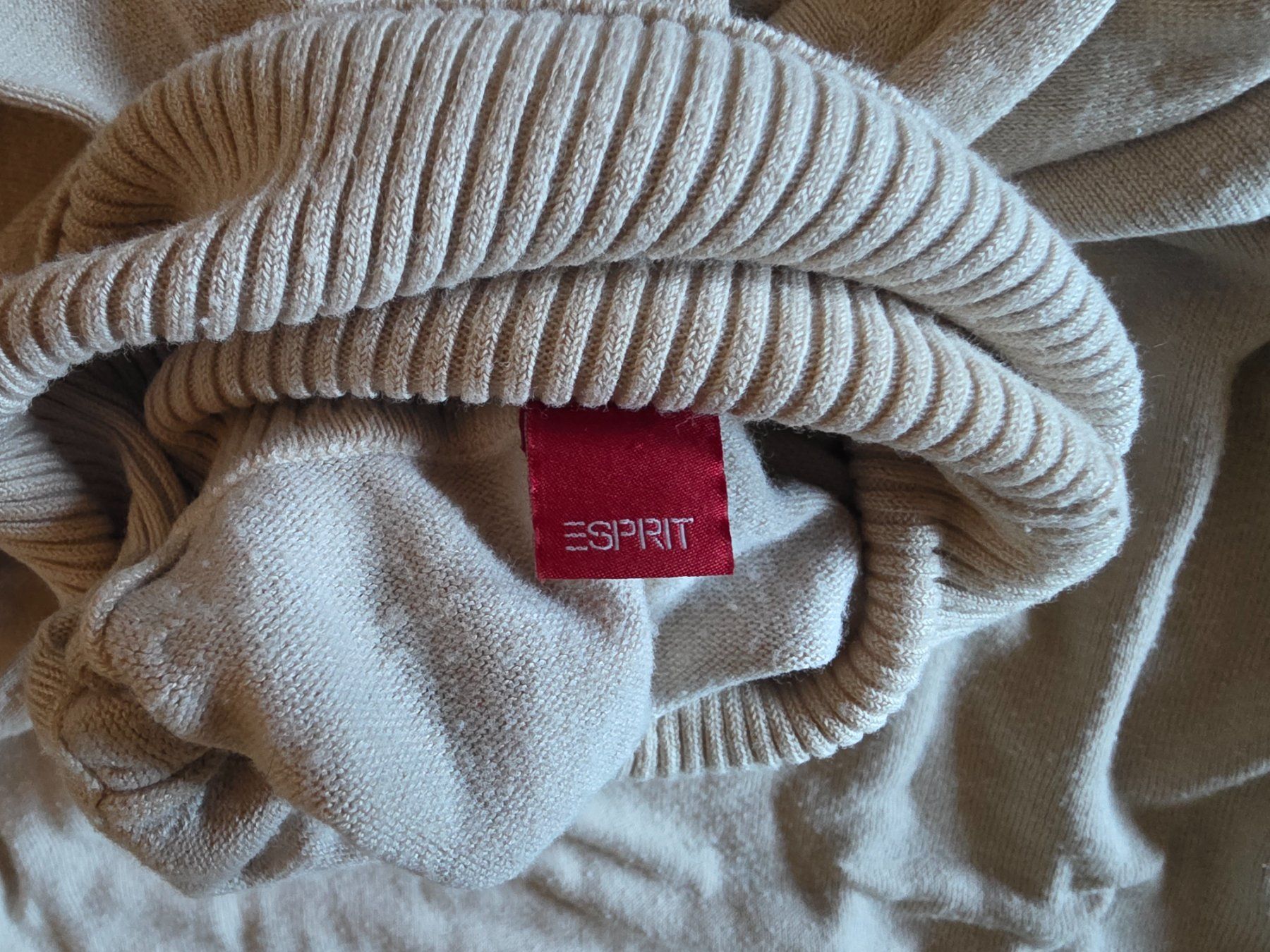 Esprit Maglioni & Felpe: Rollkragen beige Pullover Esprit Grösse M – Usato da Walterswil BE venduto da Lonitti 2