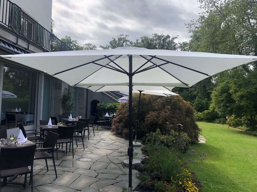 1 weisse Sonnenschirm,gebraucht. Kaufen auf Ricardo