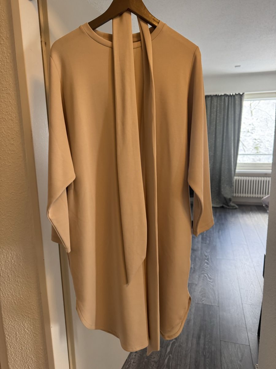 Vestiti: Kleid in Beige, Gr. M – Nuovo (secondo la descrizione) da zürich venduto da dalia06 1