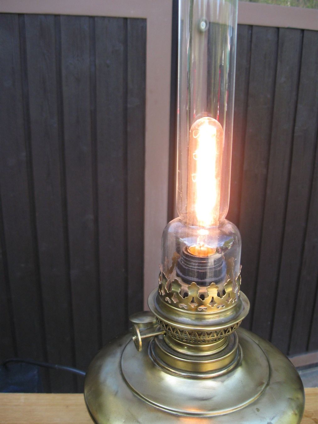 Lampade: Alte elektrifizierte Petrollampe Messing – Usato da Bauma venduto da Stangenbohne 8