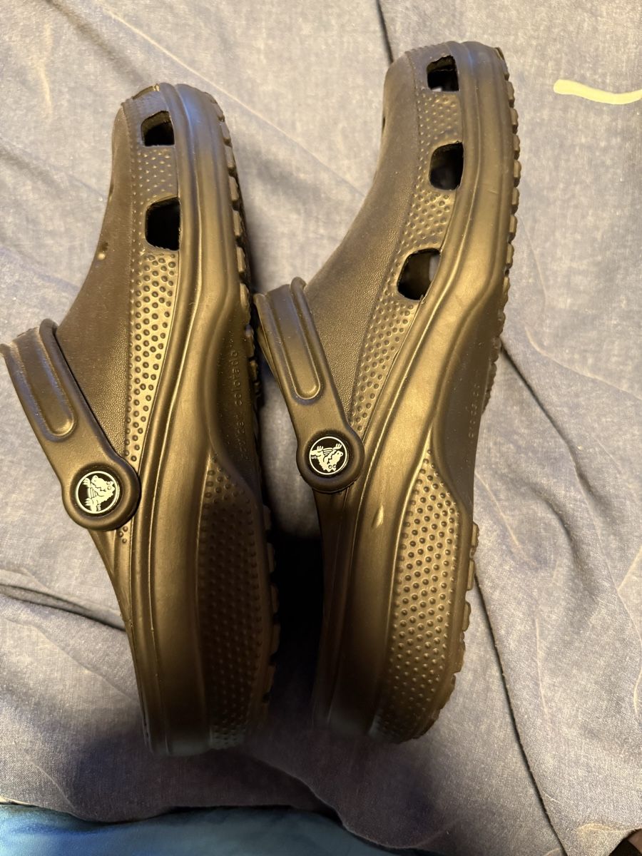 Crocs Chaussures hommes: Crocs Noir Taille 44 45 Bon Etat – Neuf (Voir description) à La tour-de-peilz par Danjor03 2