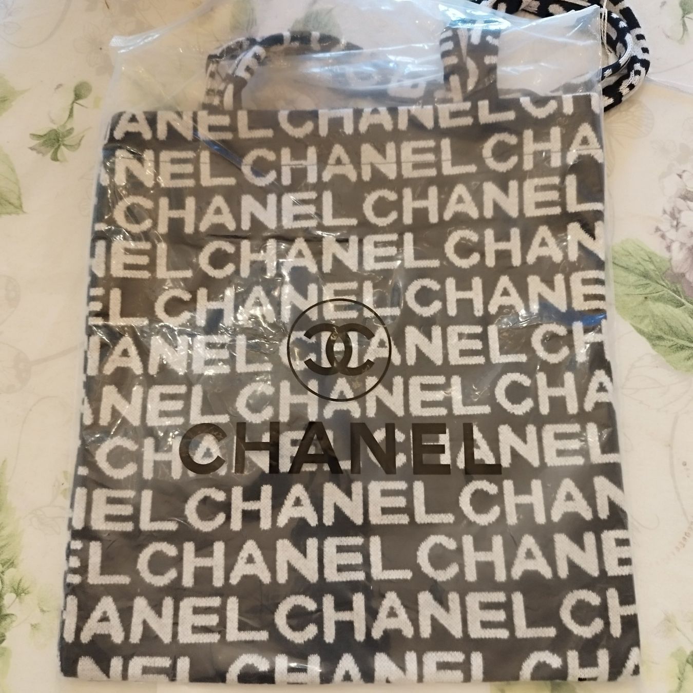 Chanel Sacs femmes: CHANEL VIP GIFT  NEW – Neuf avec emballage d'origine à Basel par pro_79rs 1