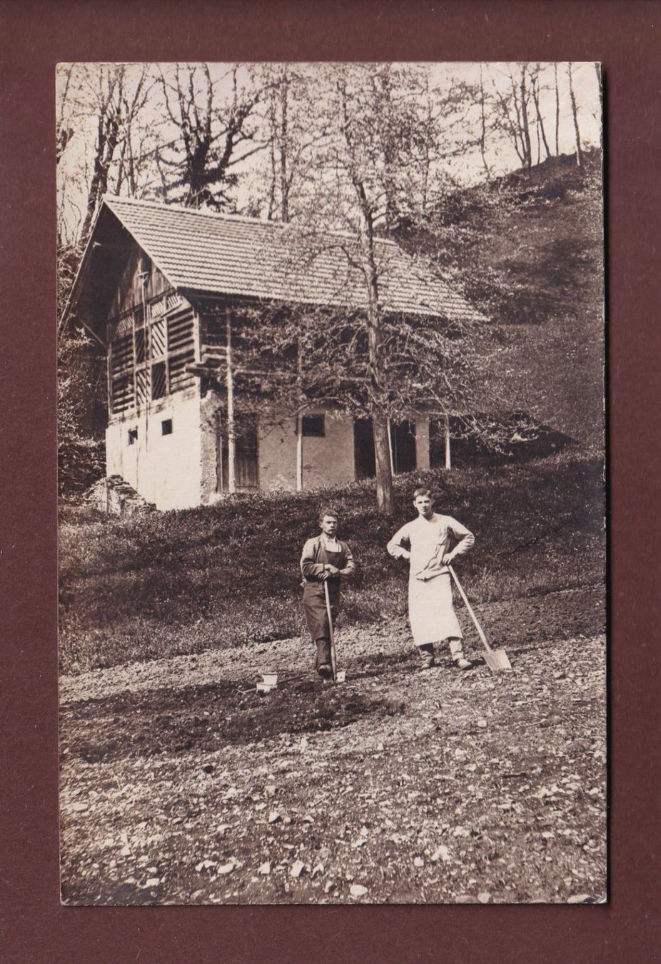 Cartoline postali: PHOTO - Maison - Paysagistes – Usato da Pully venduto da nicecards