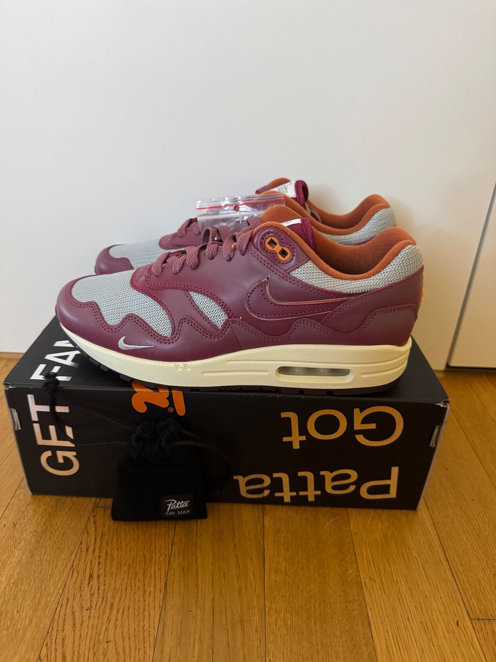 Nike Herrenschuhe: Nike Air Max 1 Patta Waves Gr:42 – Neu (gemäss Beschreibung) aus Sissach von Kicks13