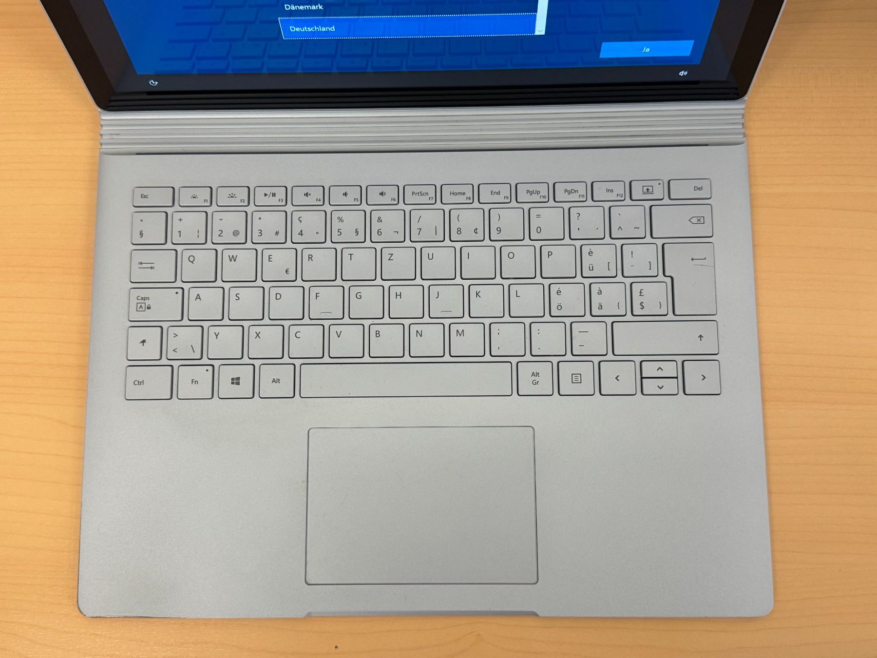 Microsoft Notebook: Microsoft Surface Book i7-6600U 256GB 8GB mit Windows 10 – Usato da Ebmatingen venduto da Revivetrade 1