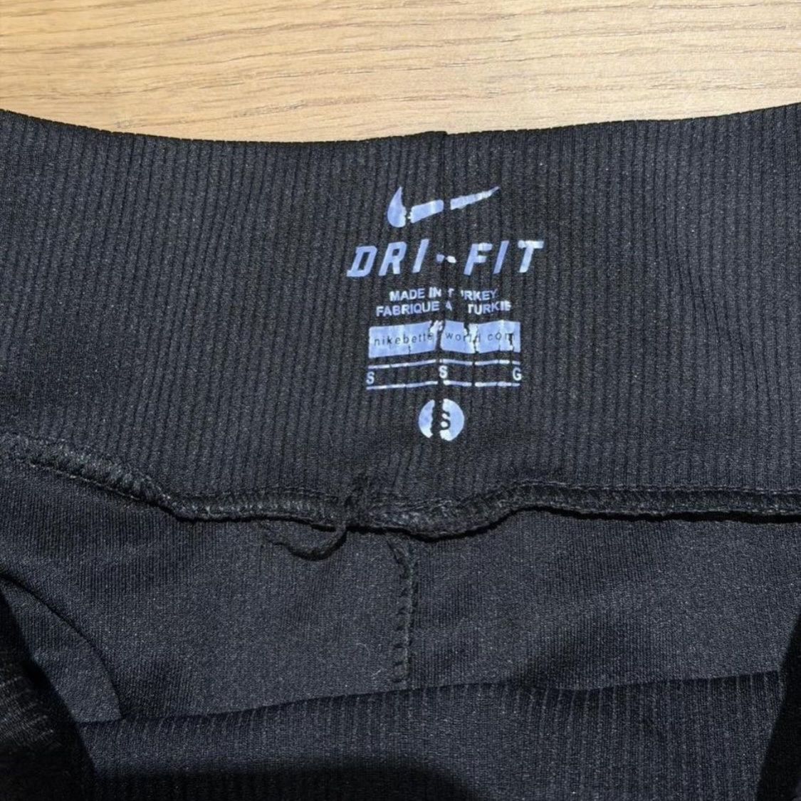 Nike Leggings: Nike Dry Fit Leggings – Usato da Kriens venduto da tiy_wxz5 1