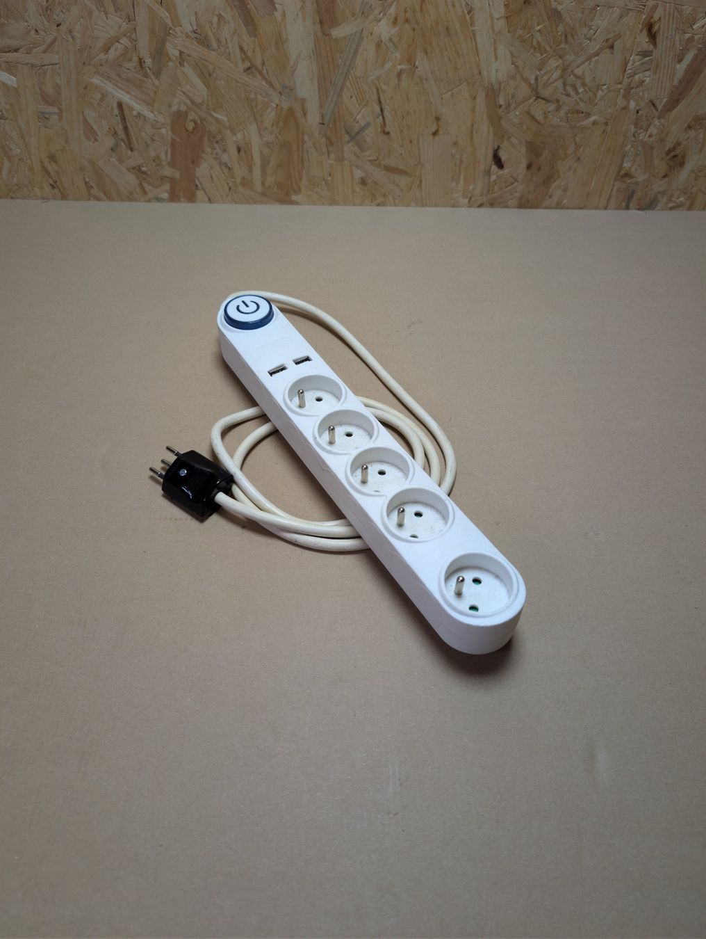 Stecker: Multiprise CH & FR – Gebraucht aus Portalban von Deuxieme-vie 1