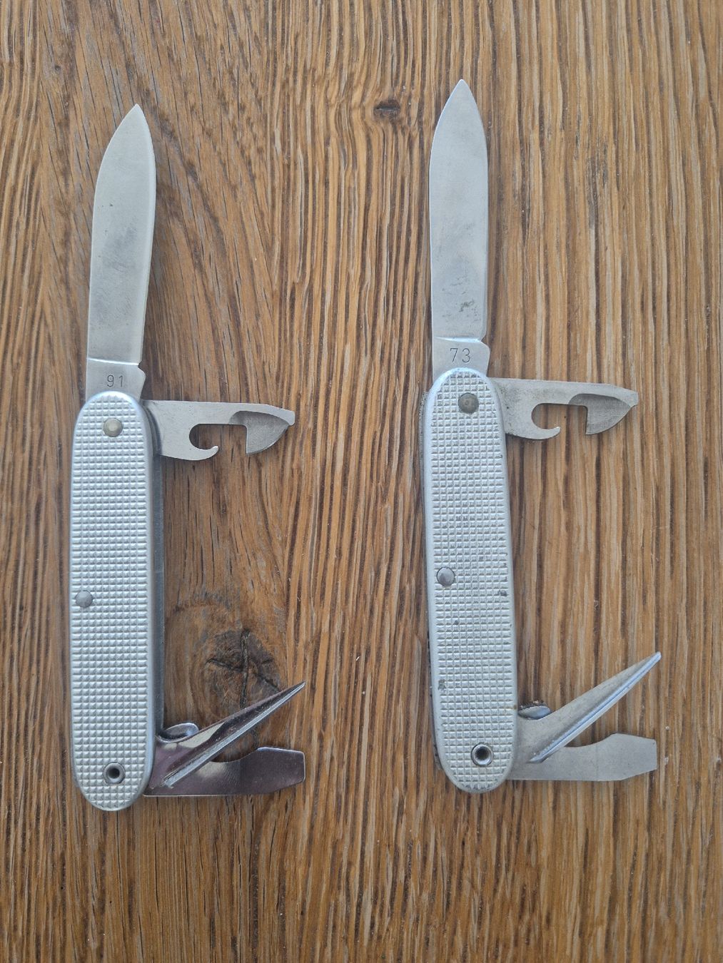 Schweizer Armee Taschenmesser: 2xArmee Sackmesser silber – Gebraucht aus Stalden (Sarnen) von tschudi04 1