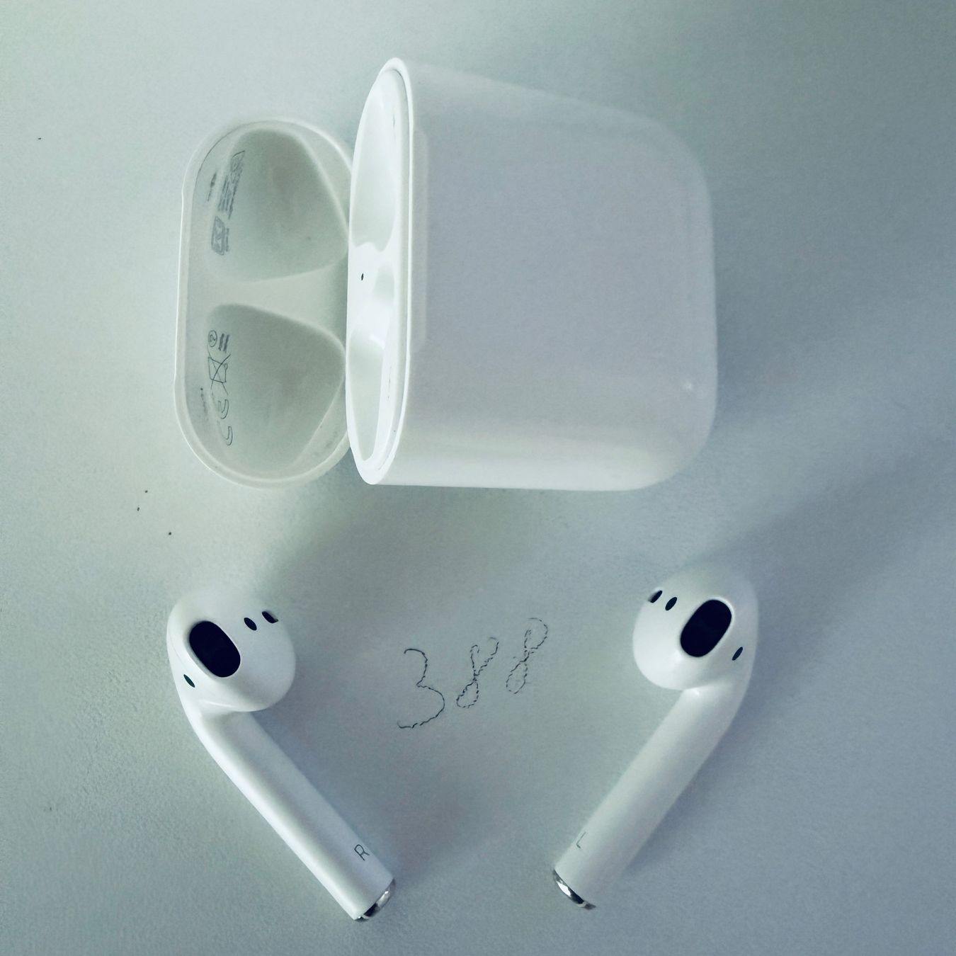 Apple Cuffie: Original Apple AirPods 2 Gen. Wireless Kopfhörer & Case – Usato da Basel venduto da MY.AIRPODS.SHOP 2