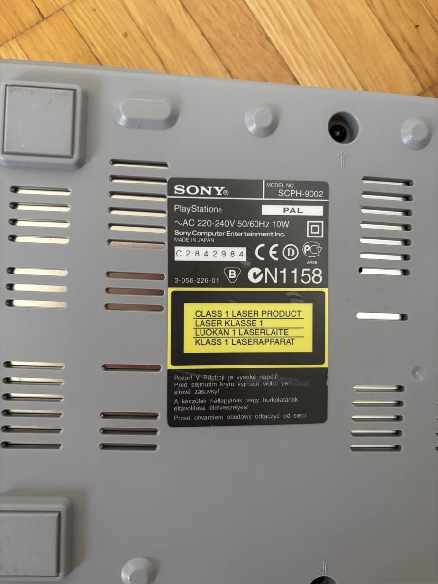 Sony Konsolen: Sony PlayStation 1 inkl. Controller, Spiel und Poster – Gebraucht aus Zürich von Eves.vintage.element 4