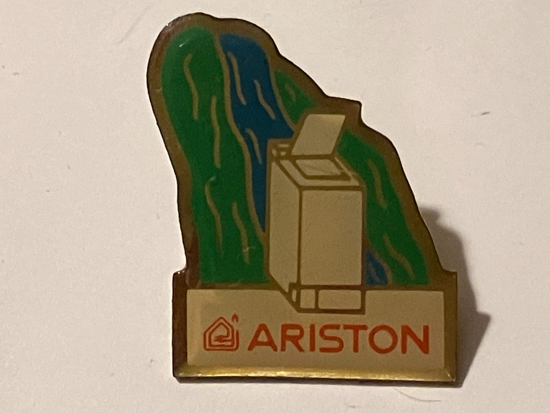 Placchette & Badge: 1 Pin Ariston – Usato da Basel venduto da djwwpp