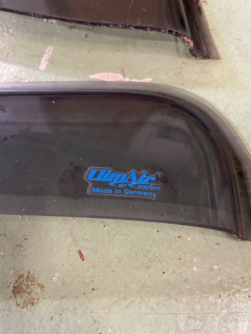 Volkswagen Alle Autoersatzteile: VW T3 Regenabweiser/Windabweiser – Gebraucht aus Obergerlafingen von bas_b7v6 1