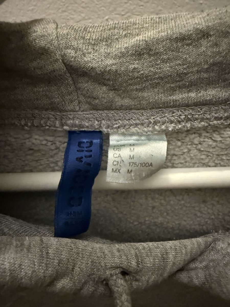 H&M Maglioni & Felpe: Kapuzenpullover Divided H&M grau Grösse M gebraucht – Usato da Biberist venduto da bierikim 1
