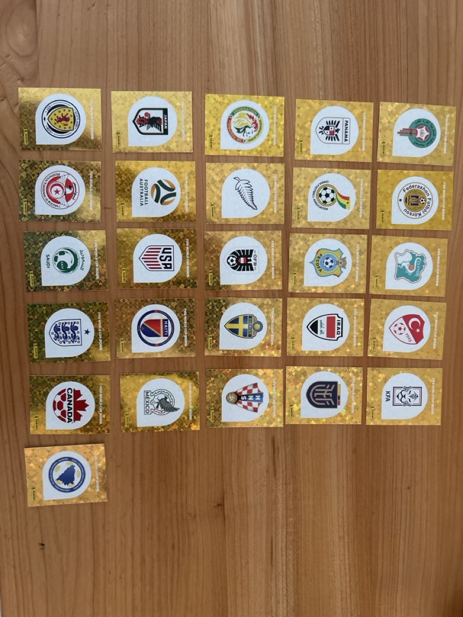 Panini Cartes à collectionner: Panini 2026 - 26 verschiedene Wappen – Neuf avec emballage d'origine à St. Gallen par mic_2tbq