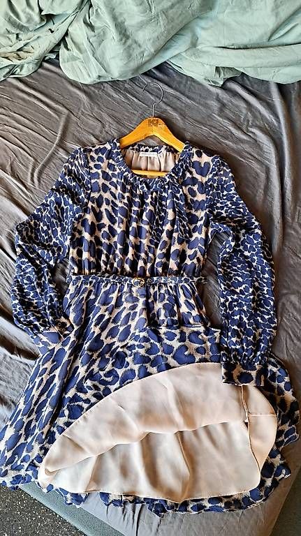Vestiti: Blaues Seidenkleid im Leoprint – Usato da Lützelflüh-Goldb venduto da tomwunderlich 3
