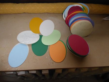 bunte ovale Papiere zum Basteln