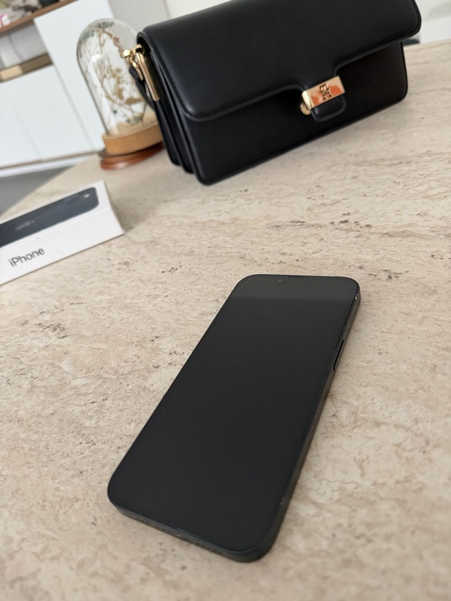 Apple Telefoni cellulari / Smartphones: iPhone 13 Midnight 128 Go avec chargeur  – Usato da Geneveys-Coffrane venduto da der_9ktt