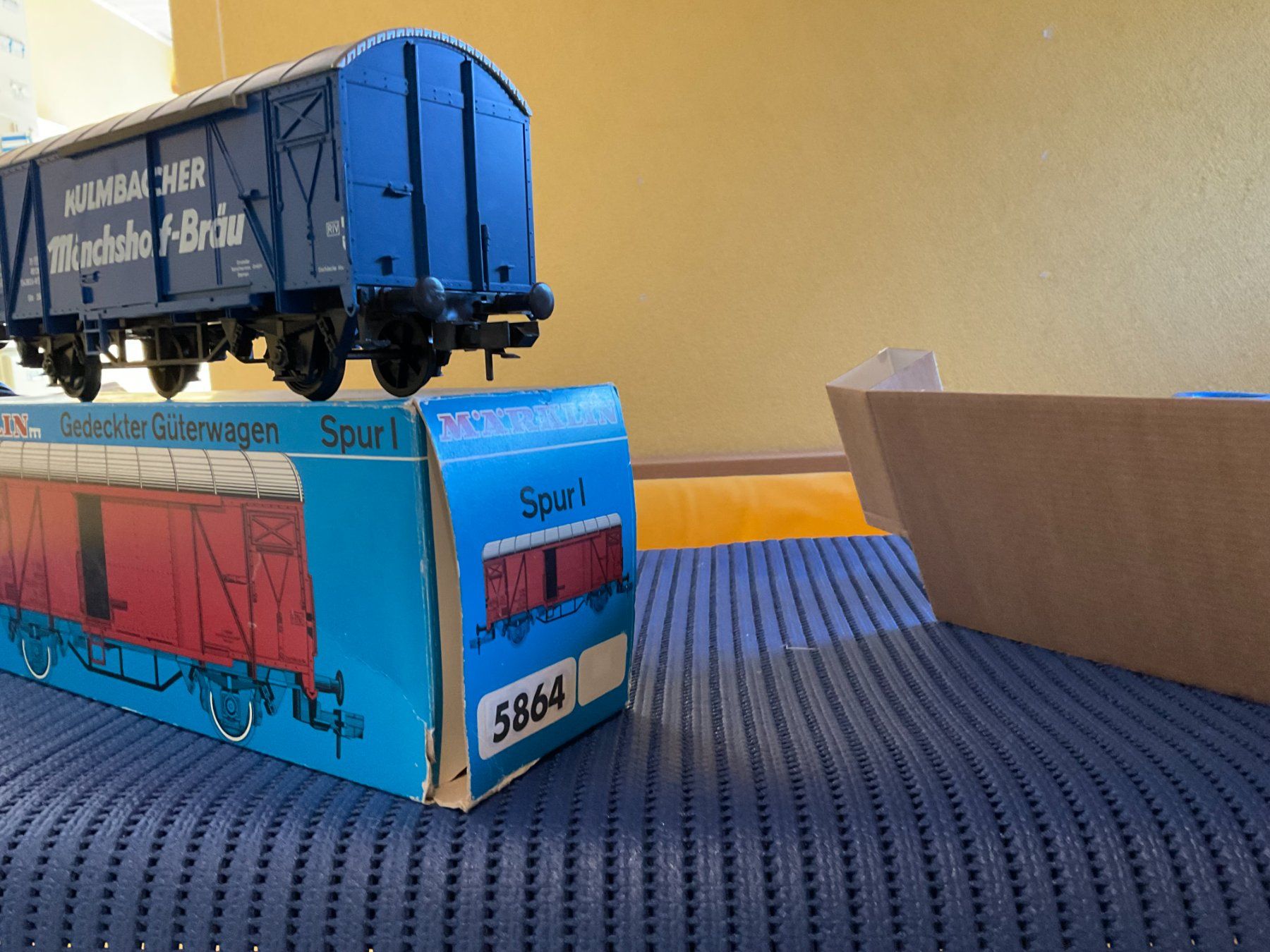 Märklin Trains électriques: Fünf Güterwagen im Set – Neuf avec emballage d'origine à Sissach par rot_sz7p 1