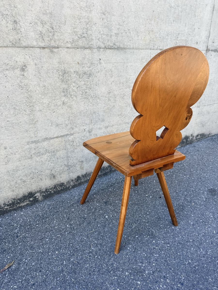 Stühle: Antiker Holzstuhl – Gebraucht aus Solothurn von NUVICO 5