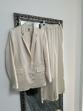 Stylish Satin La Redoute Suit, size 36 (FR 38)