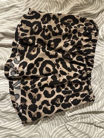 Hose mit Leopardenmuster Grösse L NEU