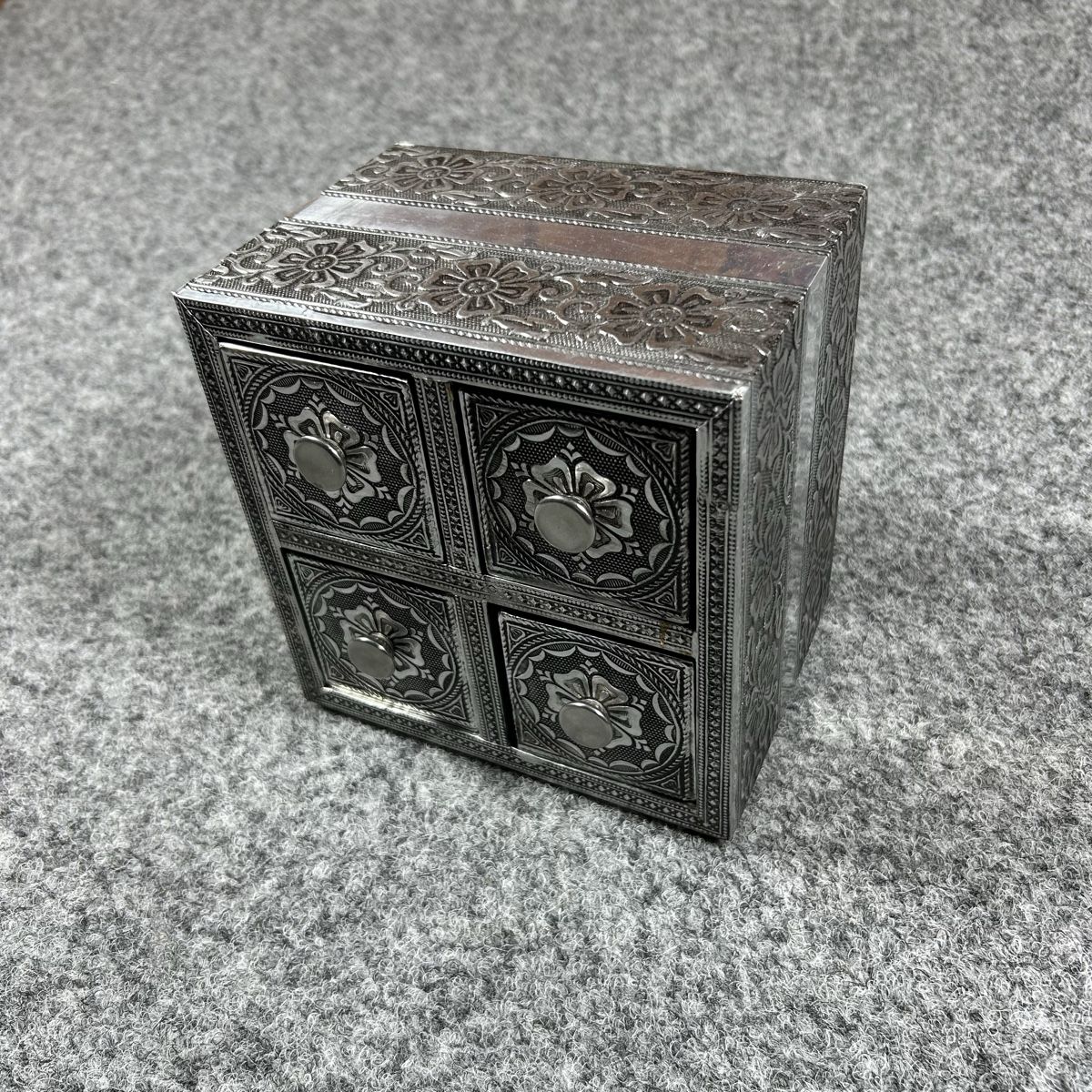 Portagioie: Jewelry box – Usato da La Sagne NE venduto da Matlasape