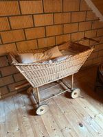 Stubenwagen geflochten mit  Vorhang