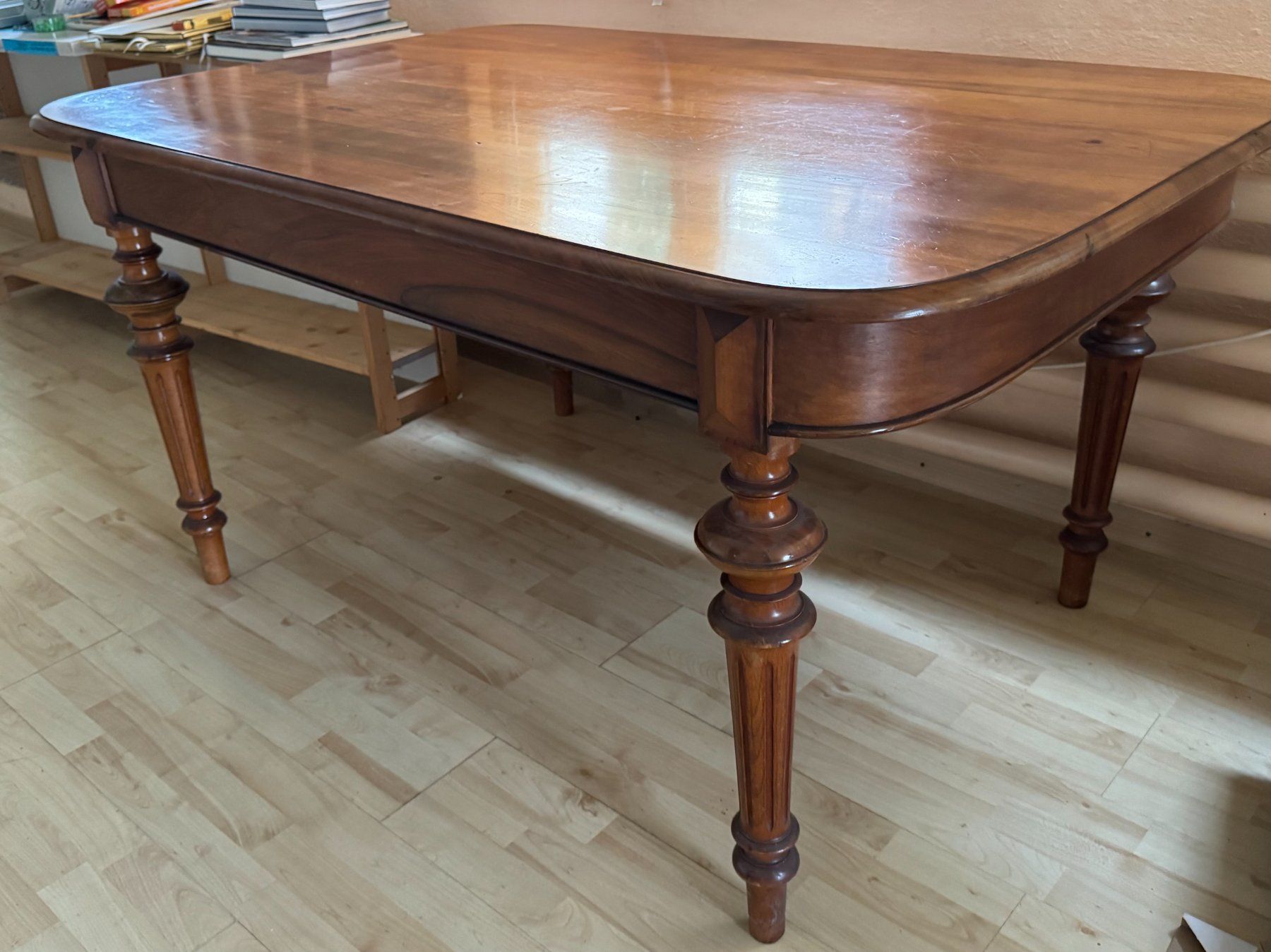 Tavoli: Esstisch, Nussbaum 150x98, H78 – Usato da Winterthur venduto da flufab