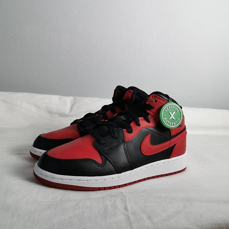 Nike Scarpe per ragazzi: Jordan 1 Mid - Nike – Nuovo e nell'imballaggio originale da Luzern venduto da LuzernerShop