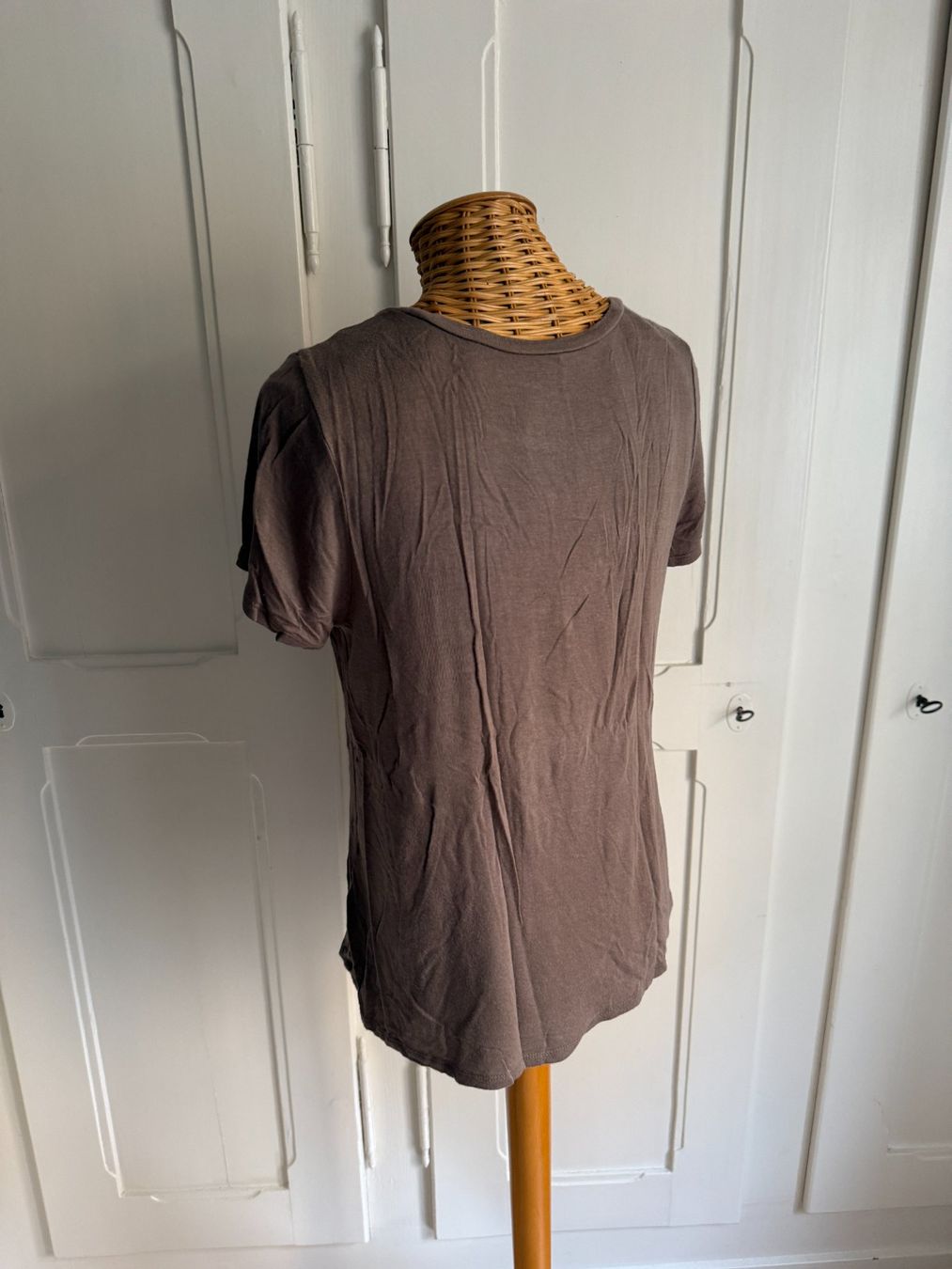 T-shirt: ACTIVE USA - T-Shirt taupe locker L – Usato da Zürich venduto da Diazaio 2