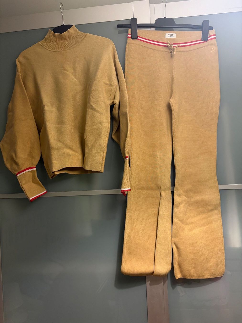 Scotch Soda Lotti di vestiti: SCOTCH & SODA Set pullover + pants - Size M - new! – Nuovo (secondo la descrizione) da Muzzano venduto da Sidney_3