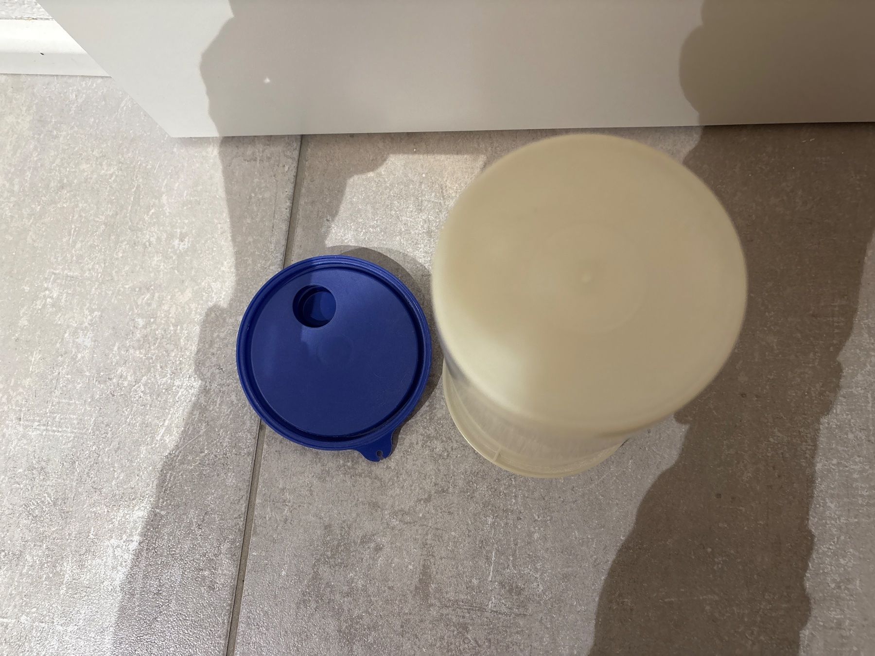 Tupperware Contenitori & Simili: Tupperware Getränkebecher mit Deckel – Usato da Bülach venduto da Jackybabue 2
