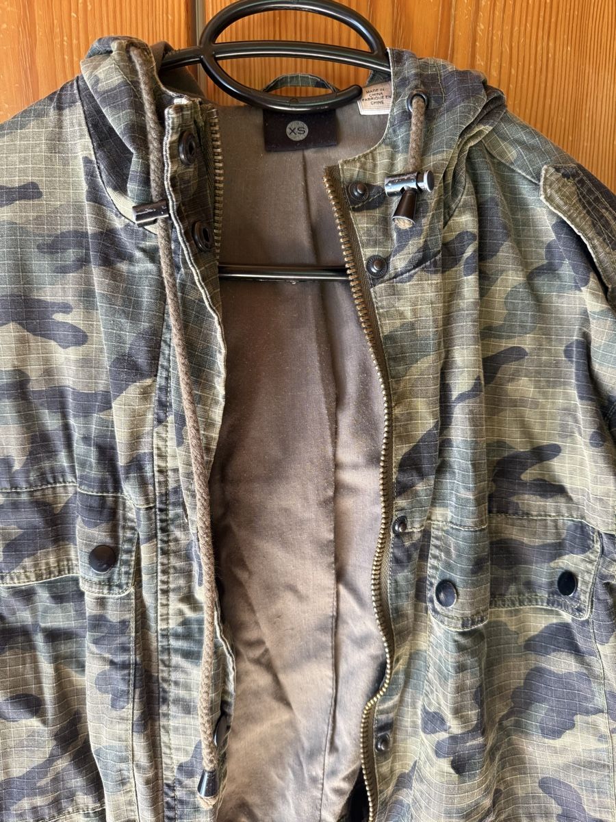 Urban Outfitters Jacken: Camouflage print parka jacket  – Gebraucht aus Zermatt von sar_cz7k 2