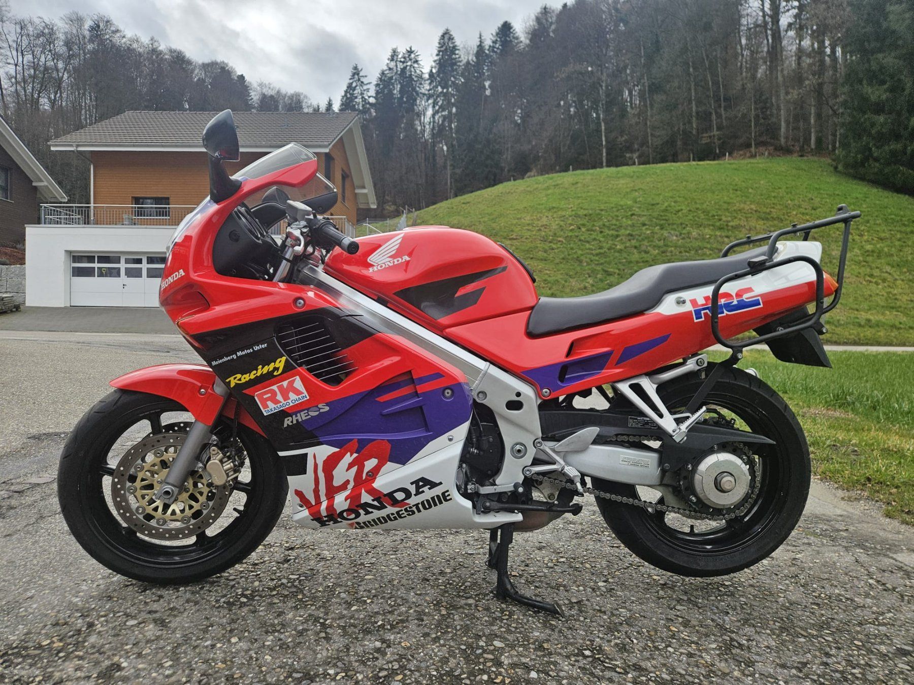 Honda Strada: Honda VFR750 RC36 HRC Design – Difettoso da Riedtwil venduto da molerie