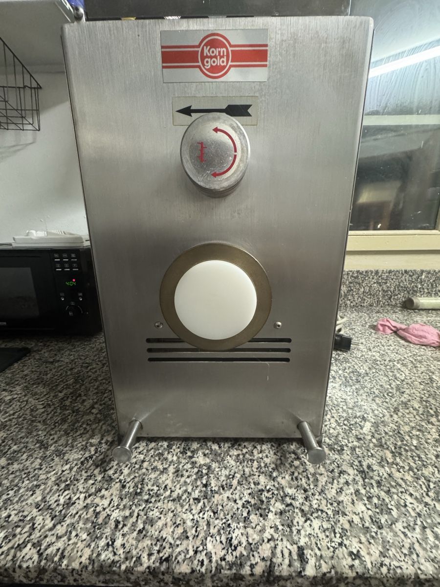 Elettrodomestici da cucina: Teigwaregeräte/ Nudelmaschine Korngold TR 75 – Usato da Schmerikon venduto da Pakio