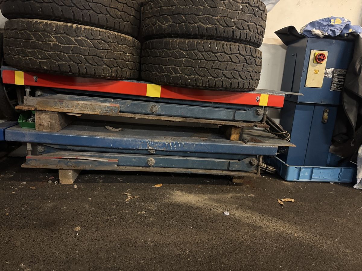 Hebebühne & Wagenheber: Auto lift scheren Hebebühne  – Gebraucht aus Hochdorf von ali_qy86