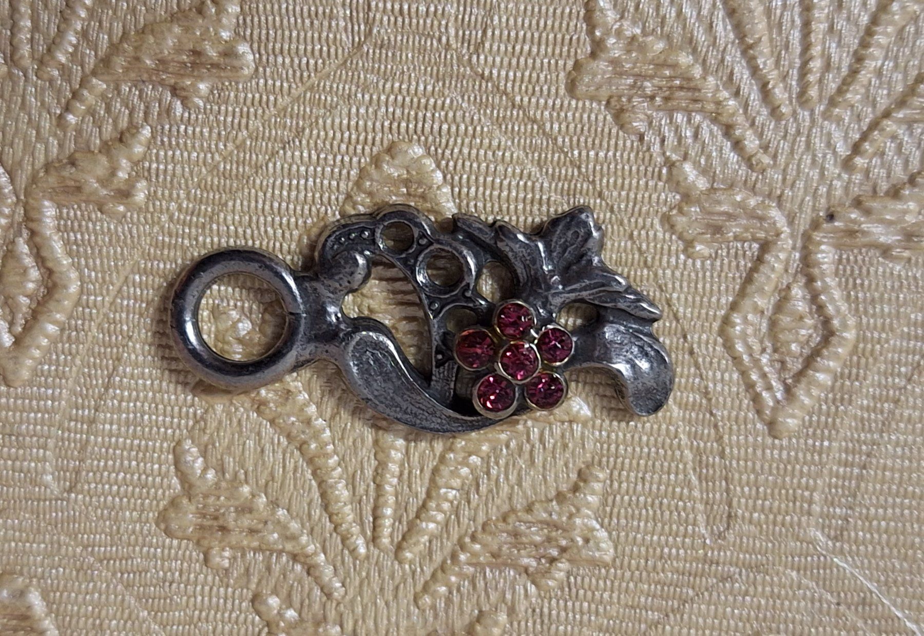 Placchette & Badge: Miederösen mit pinken Strass-Steinchen – Nuovo (secondo la descrizione) da Muri AG venduto da Edlerweiss 1
