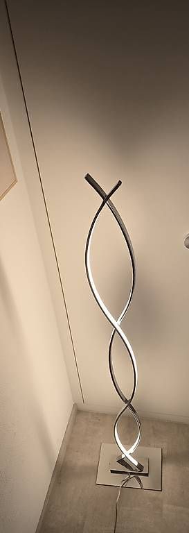 Lampes: Moderne LED-Stehlampe in elegantem Spiral-Design – D'occasion à Birsfelden par GianlucaBruno10 2