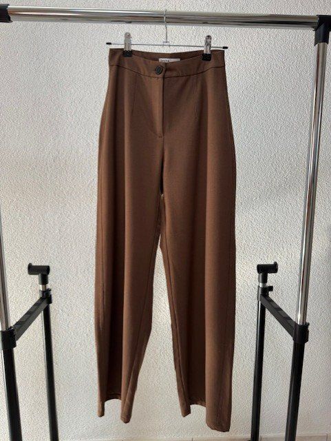 Pantaloni: Bershka Stoffhose braun Gr.34 – Usato da Uster venduto da lor_7by9 1